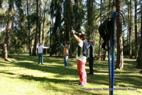 nordic walking_pineta hotels_nature wellness resort_escursioni in libertà nella natura_vacanza benessere nella natura_ trentino alto adige (14)